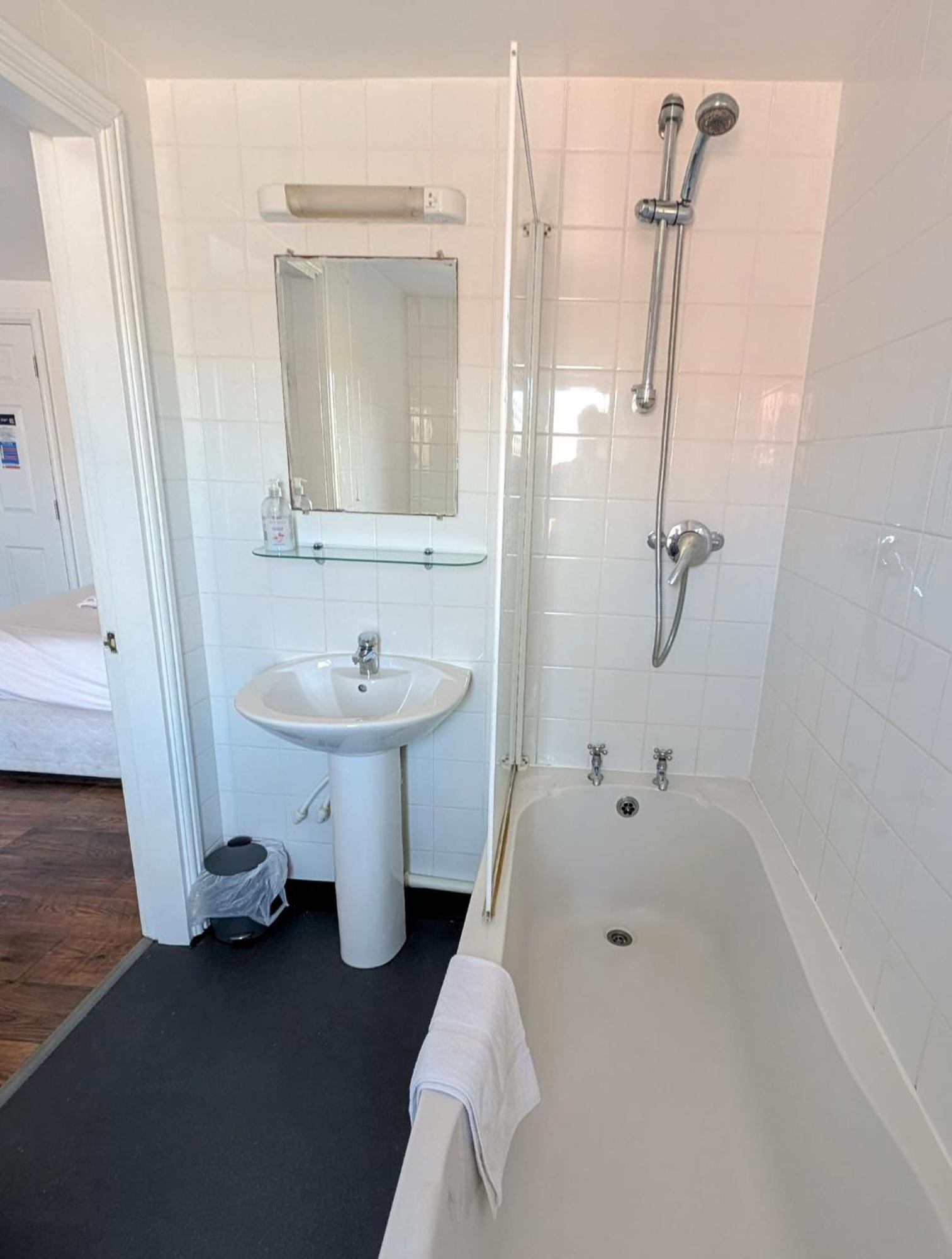Oyo Aparthotel Hathern Extérieur photo